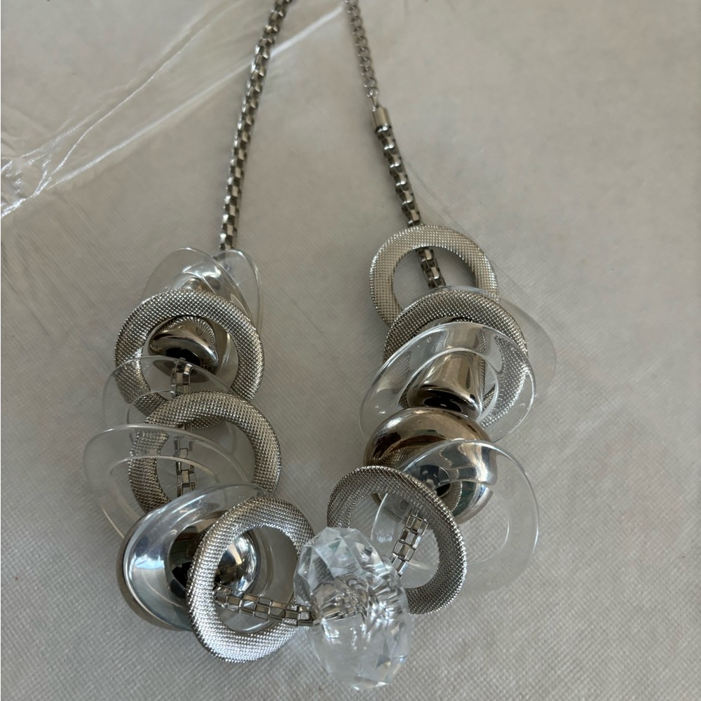 Transparent circular design necklace